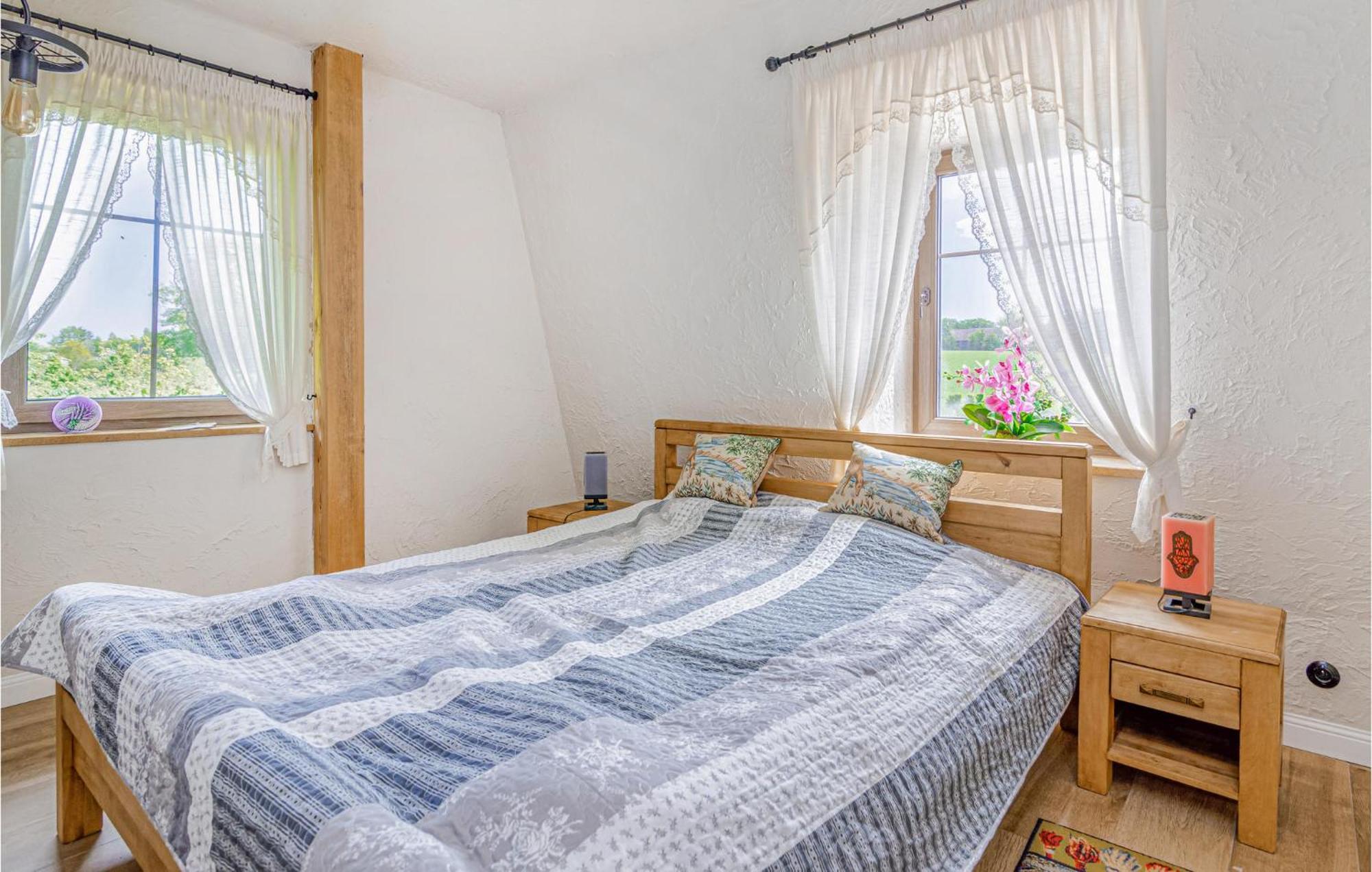 Amazing Home In Gniewino With Kitchen Eksteriør billede